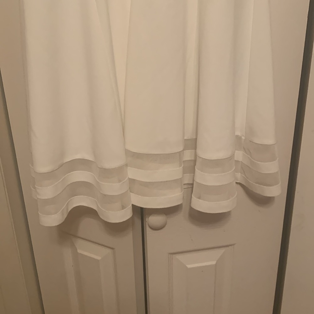 White sleeveless dress - Picture 4 of 4